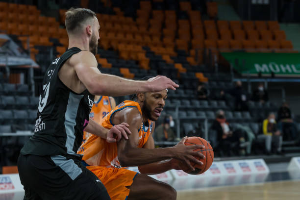 他在禁区前 他在禁区前