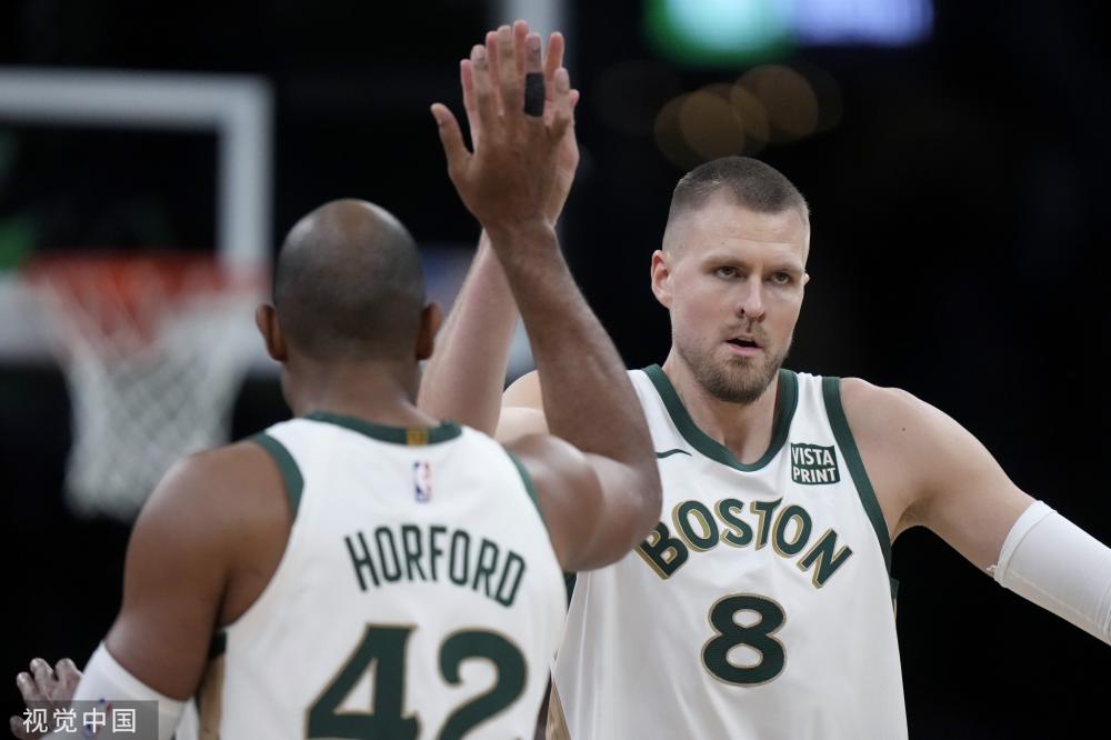 和防守两端 和防守两端