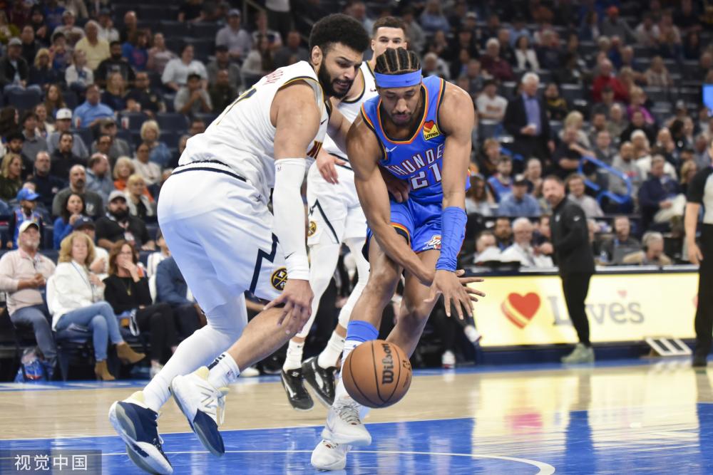 的长传给球 的长传给球